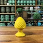 Pinha cerâmica amarela