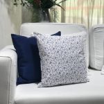 Almofada algodão mini flor azul e branco