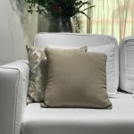 Almofada dourada fosca