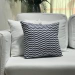 Capa para almofada algodão chevron azul marinho