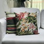 Almofada acquablock flor rosa e amarela