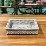 BANDEJA QUADRADA RATAN CLARO