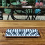 Bandeja baixa cobre e azulejo losango azul