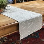 Caminho de mesa linho bordado