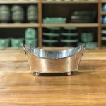 Cesta oval com pé bolinha prata