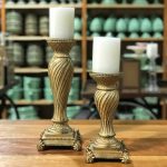 Castiçal resina dourado