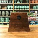 Caixa trapezio castanho