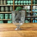 Donzela com pé vidro guirlanda