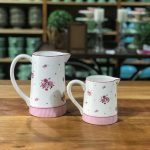 Jarra ceramica flores branco e rosa