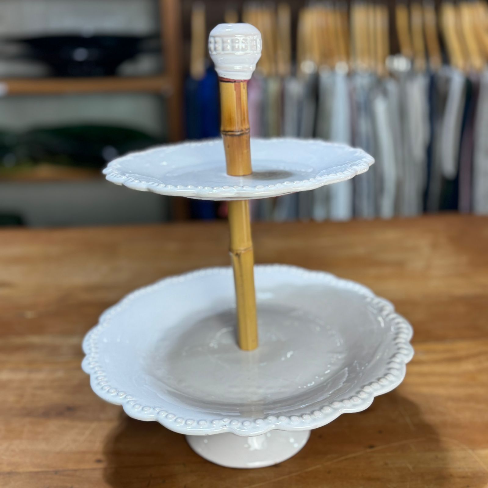 Porta-doces 02 andares bambu e ceramica branca