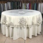 Sobretoalha linho bege bordado