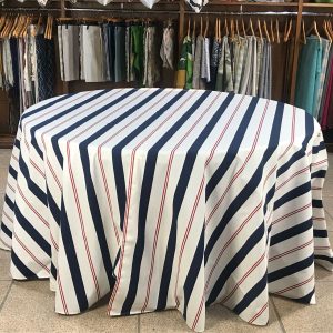 TOALHA DE MESA JACQUARD LISTRADA BRANCO. MARINHO E VERMELHO