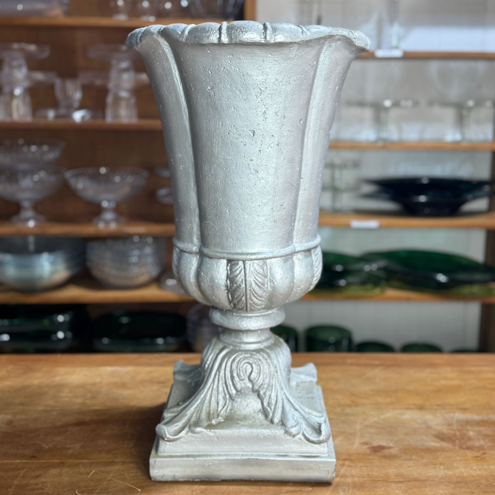 Ânfora resina prateada