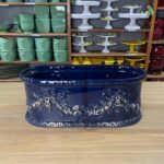 Floreira alta guirlanda cerâmica azul