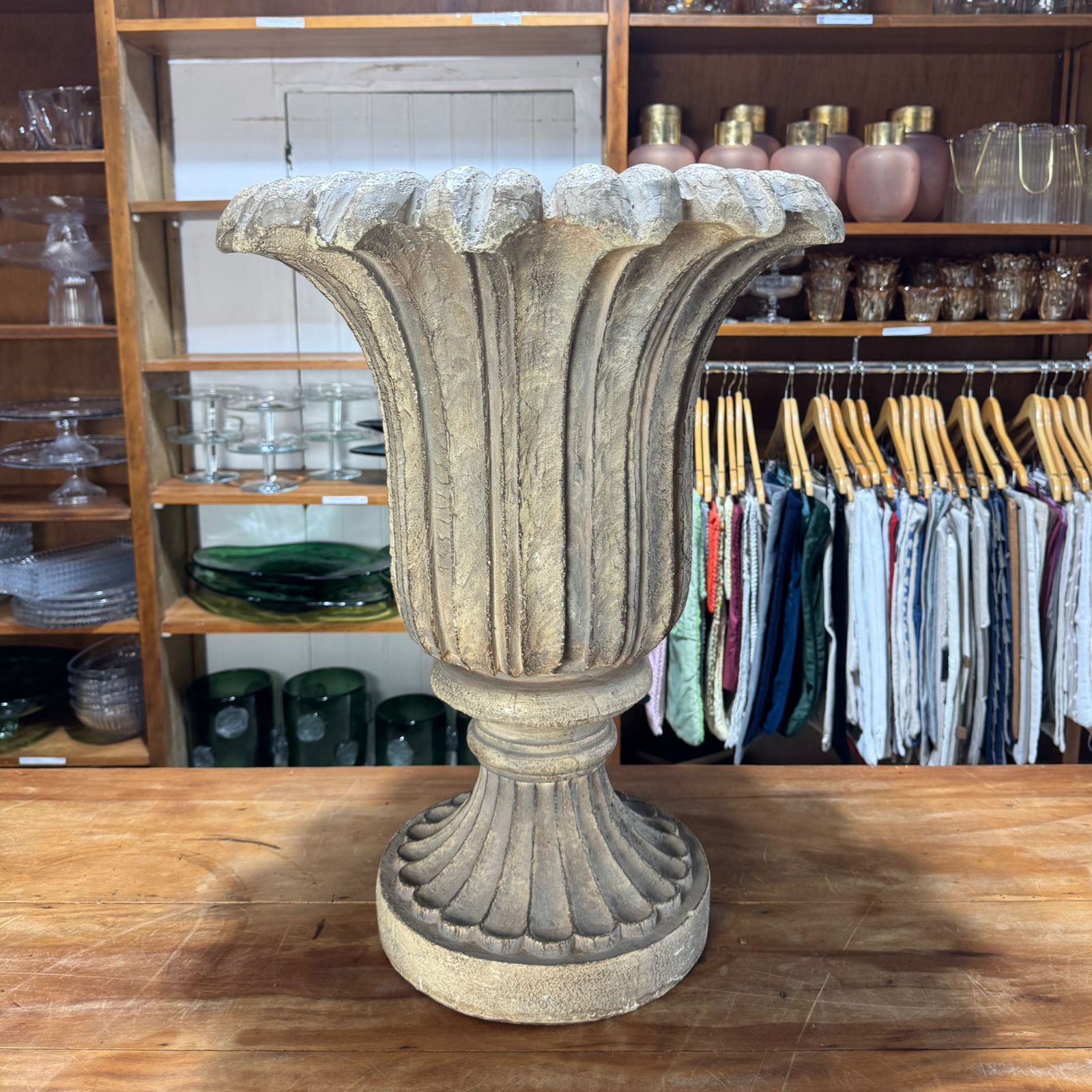 Ânfora resina patina branca