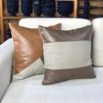 Almofada linho bege 2 listras couro marrom