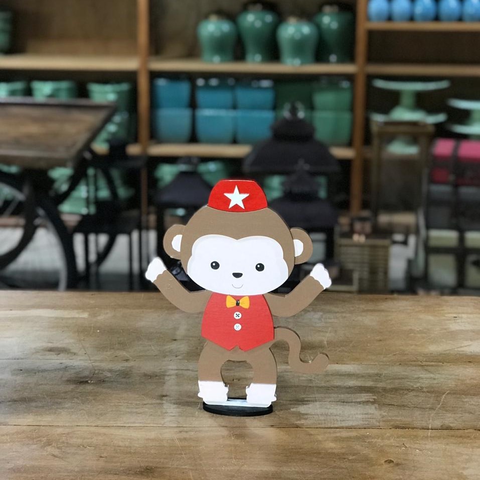 Personagem macaco madeira