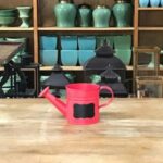 Regador latão vermelho com lousa