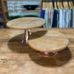 Prato de bolo madeira e cobre