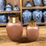 Vaso com borda ouro vidro rosa