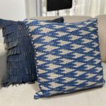 Almofada croche azul trama G