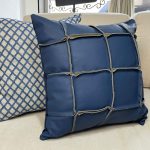 Almofada couro azul friso