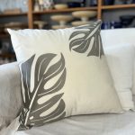 ALMOFADA COSTELA DE ADÃO FENDI E LINHO BEGE