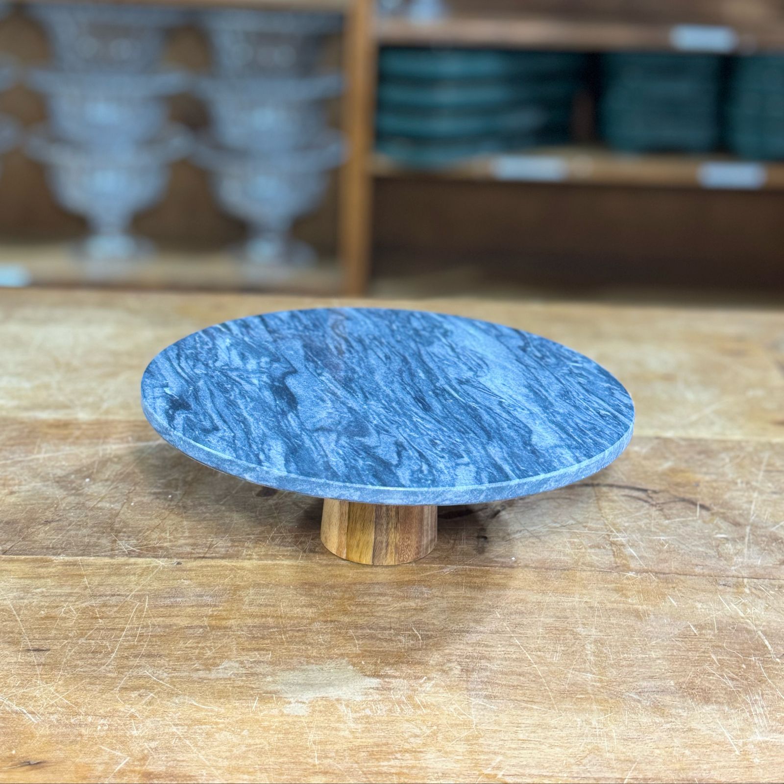 PRATO DE BOLO REDONDO  MARMORE CINZA